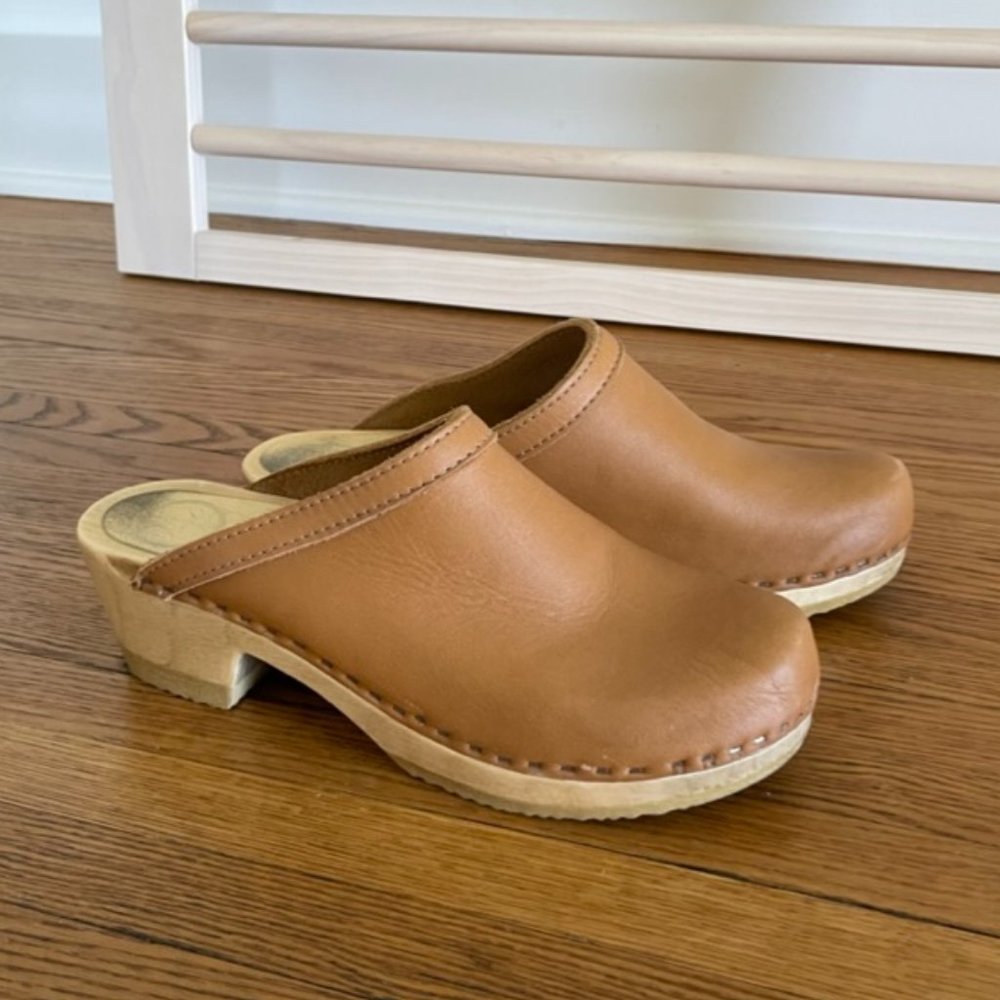 No. 6 Palomino Tan Clogs 42